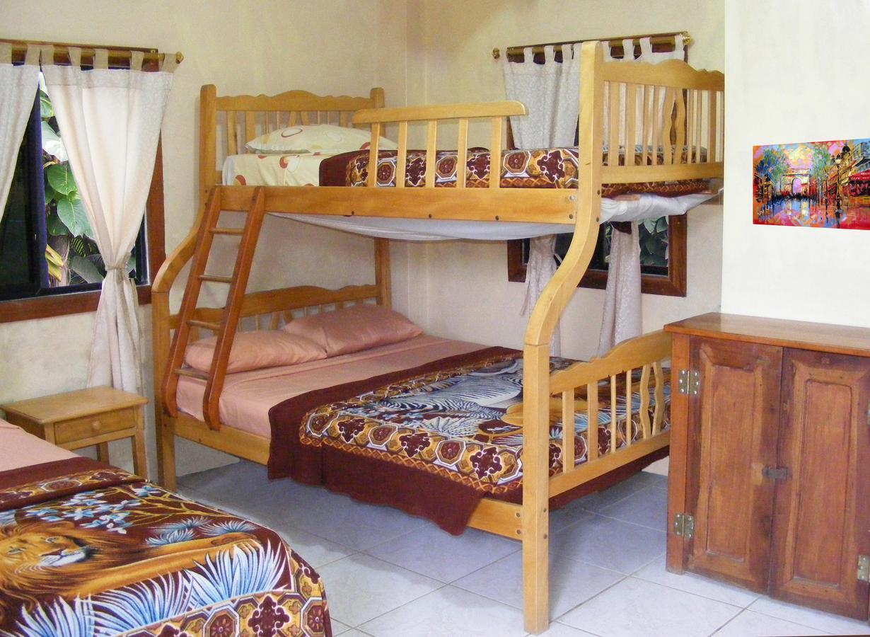 Hostal Maxima Puerto Lopez Ngoại thất bức ảnh